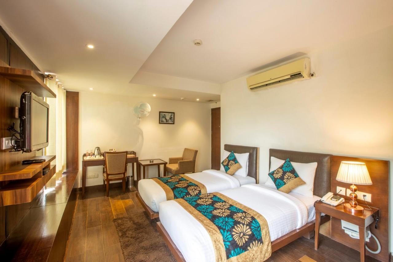 Hotel Arch International New Delhi Bagian luar foto